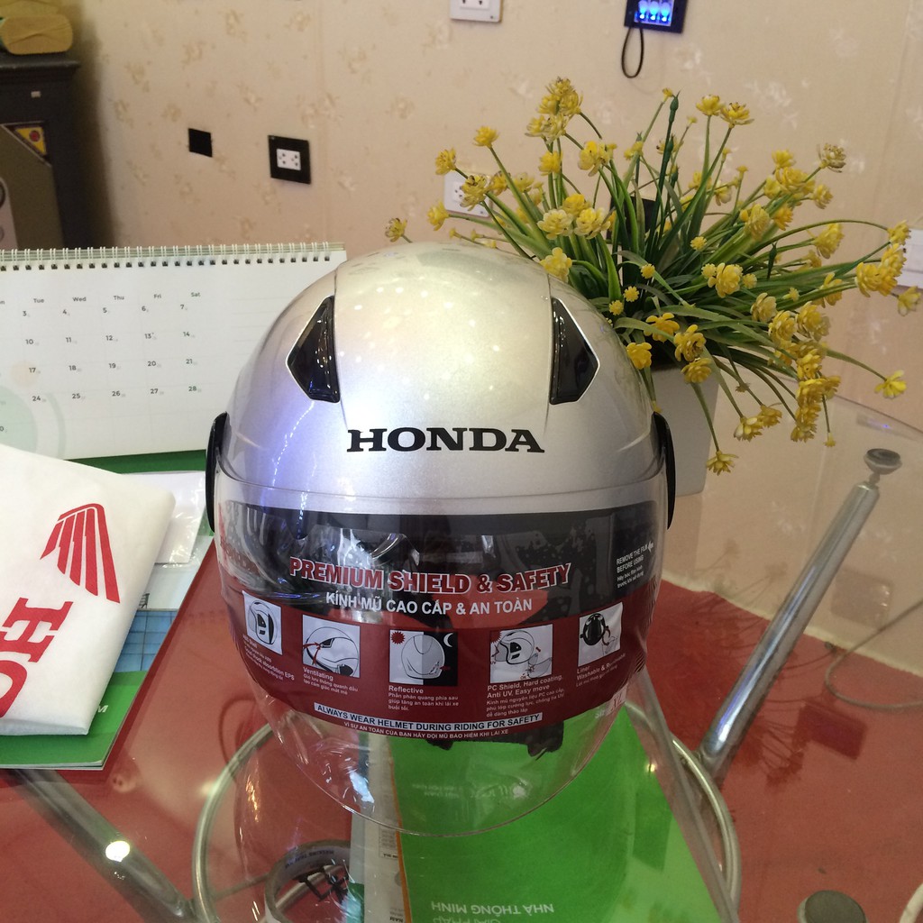 Mũ bảo hiểm 3/4 màu Bạc chính hãng bảo hành 6 tháng