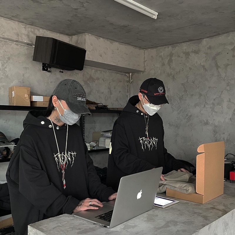 ILSN Upside Down Hoodie - Black/ Áo nỉ chân cua nỉ bông thiết kế madeby.illustration áo khoác