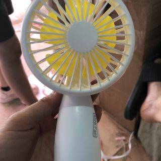 Quạt mini cầm tay hoa cúc có đèn led