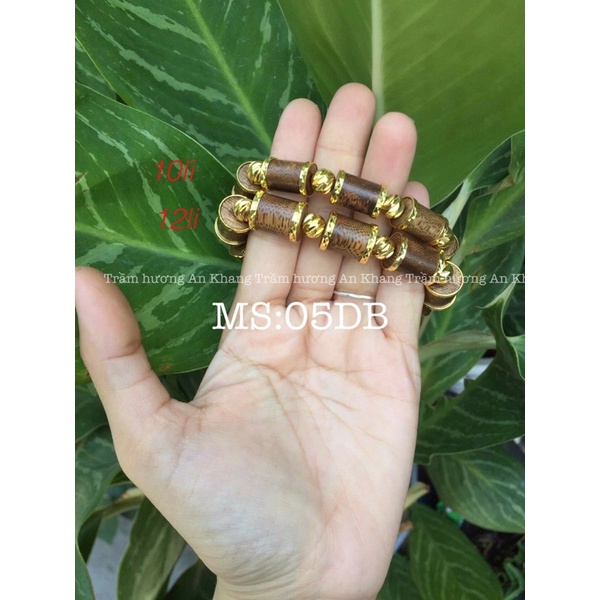 Vòng tay trầm hương tốc tự nhiên