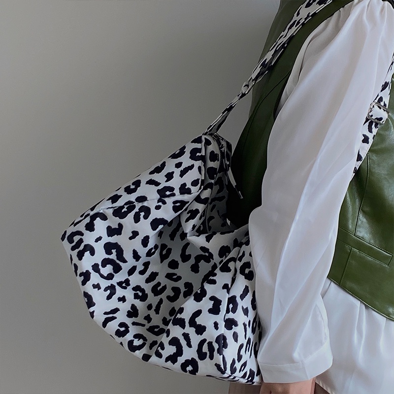 Túi đeo chéo vai khổ lớn họa tiết da báo thời trang sành điệu cho nữ