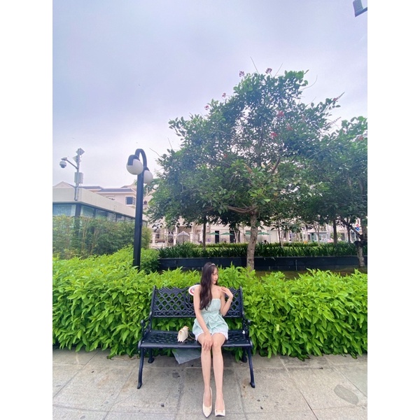 Áo cúp ngực dáng xoè và áo cúp ngực phối nơ kèm chân váy dập ly hai tầng siêu xinh