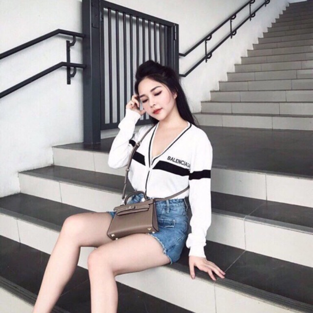 G10. 1279. KHOÁC LEN CHỮ NGỰC | BigBuy360 - bigbuy360.vn