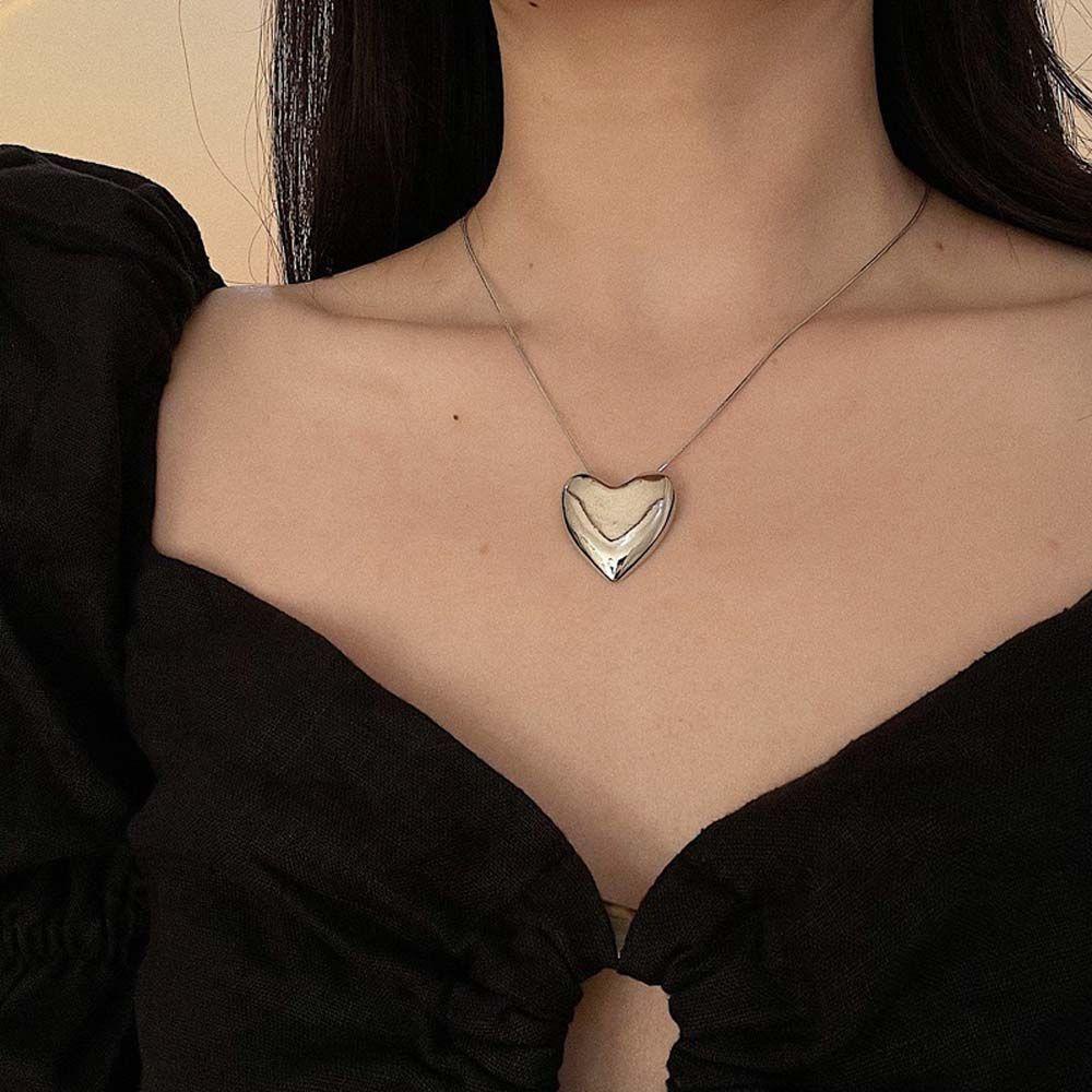 Vòng Cổ Choker Hợp Kim Mặt Trái Tim Ba Chiều Cá Tính Cổ Điển Cho Nữ