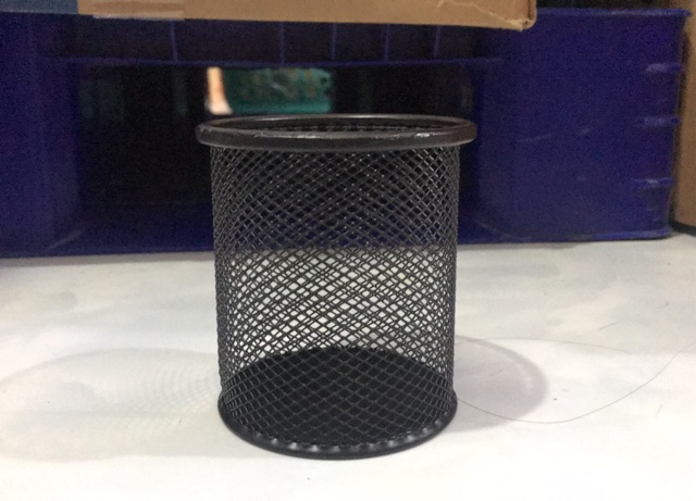 Hộp cắm bút bằng sắt dùng trong văn phòng