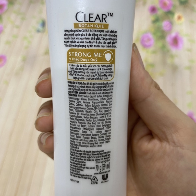 Chai dầu gội Clear thảo dược 70g