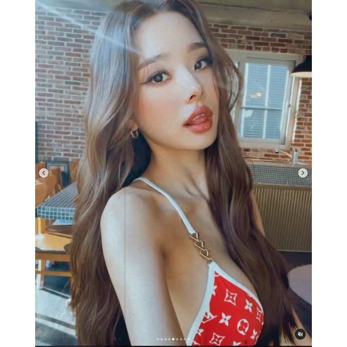 Bộ Vải Nhung Màu Gradient Thiết Kế Quyến Rũ Cho Nữ