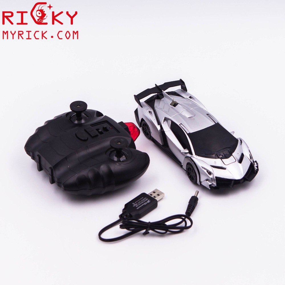 Xe Robot biến hình - Leo tường pin sạc độc đáo