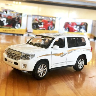 Xe mô hình trưng bày Toyota Lancuiser V8 tỉ lệ 1:32 màu trắng