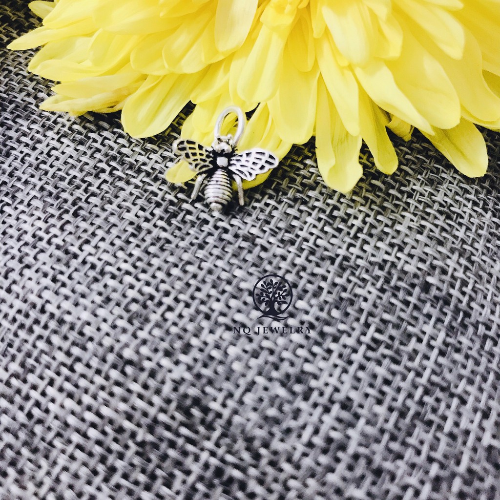 Charm bạc hình con ong
