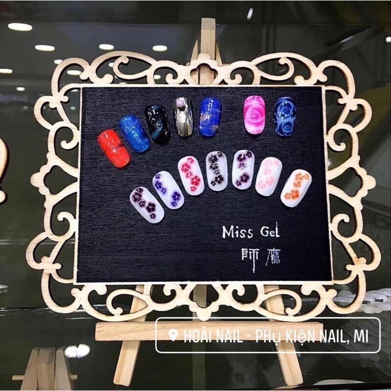 khung gỗ bày mẫu móng nail