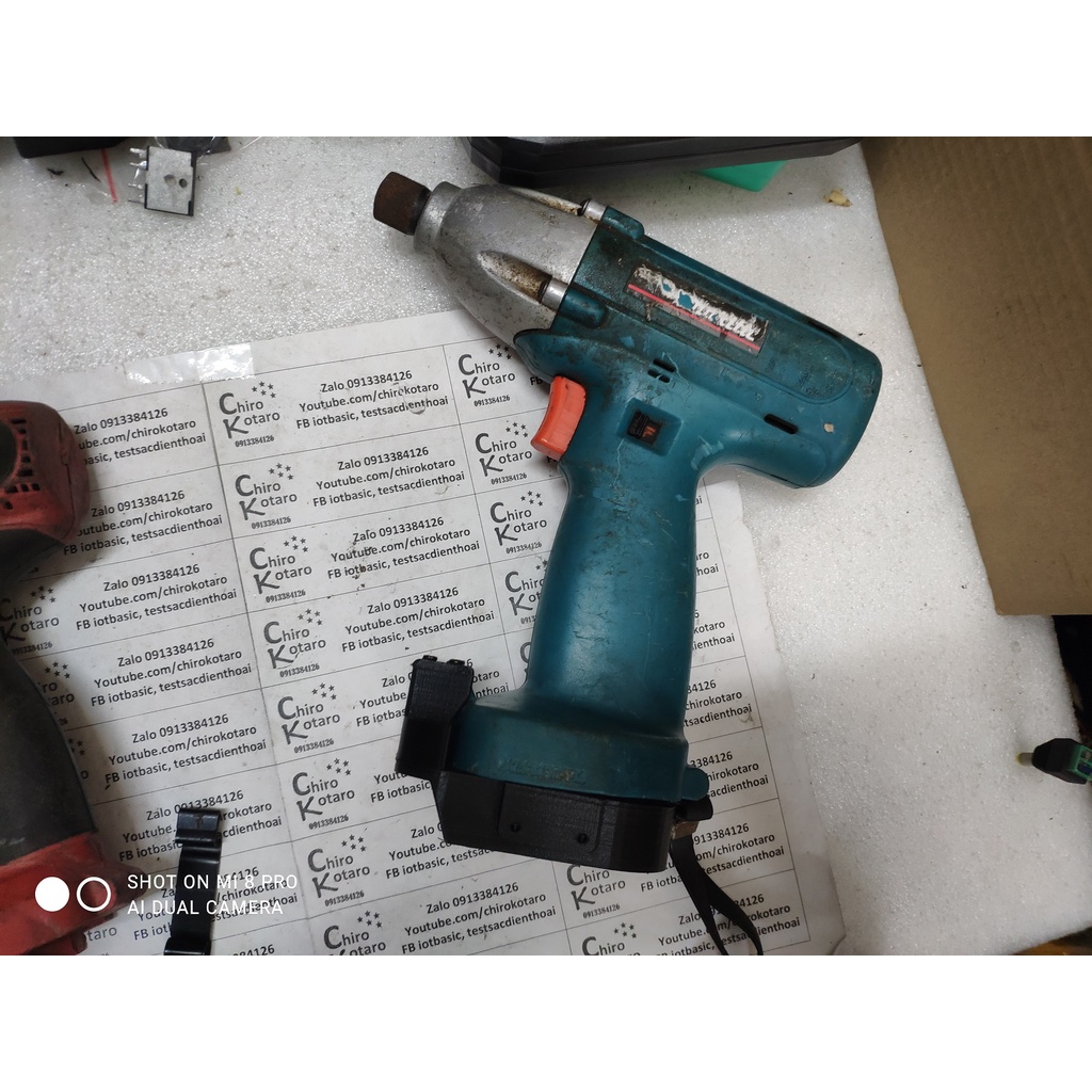 NEW! Đế chuyển pin máy khoan, vit Makita 12V NiCD lẫy cài giữa sang dùng hộp pin cài Makita