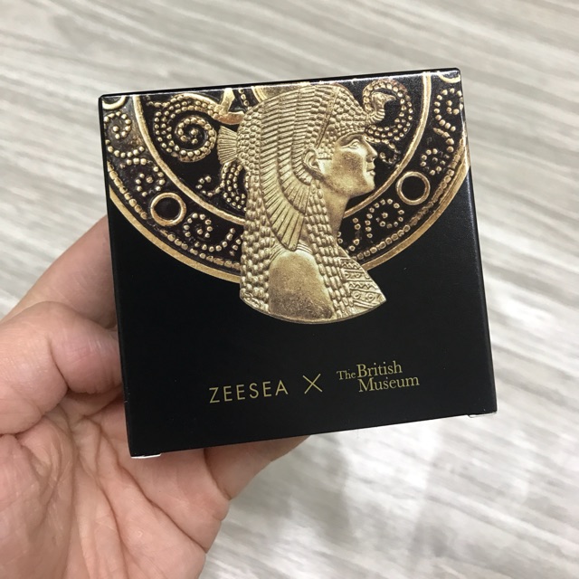 Phấn phủ Zeesea