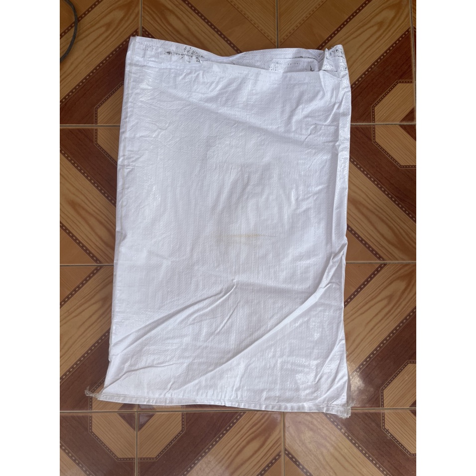Vỏ Bao Bì  cũ đã qua sử dụng kích thước 50x80cm. Bao cũ sử dụng chất liệu PP&PE tráng nhựa bền đẹp, chống nước.