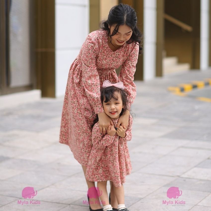Set váy mẹ bé đi chơi hoa nhí, váy đôi mẹ bé thu đông dài tay cổ bèo hoa nhí hồng cho bé 1-2-3-4-5-6-7-8-9-10 Mylakids