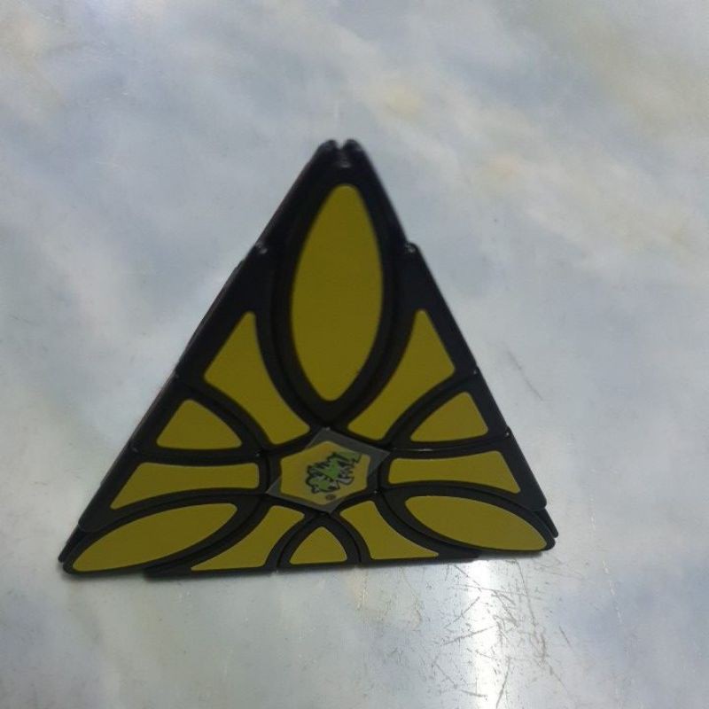 Pyramin Clover Lanlan cube