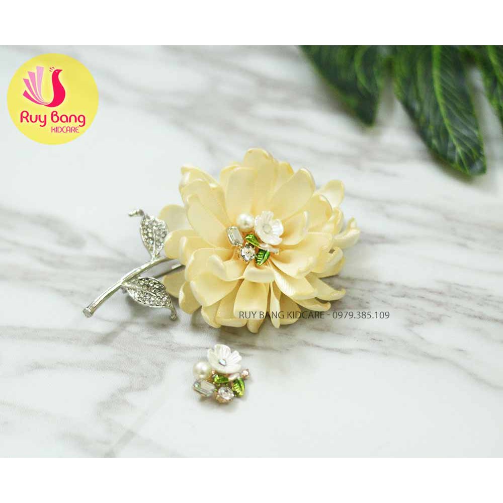 Cành lá kim loại, center đá đính hoa vải handmade