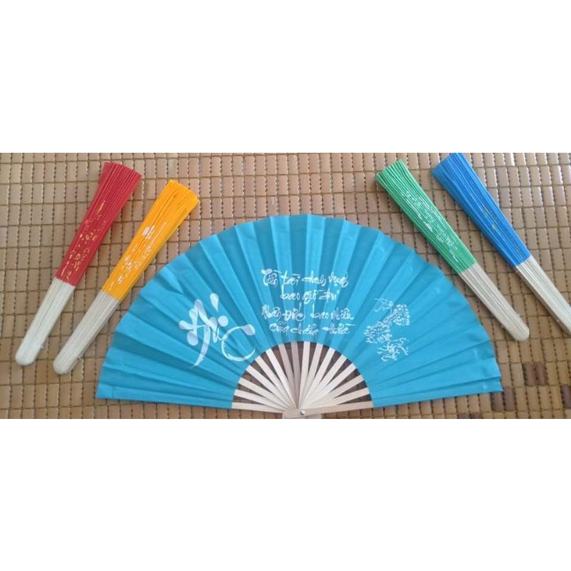 Quạt vải xếp dùng tay Size lớn 32cm