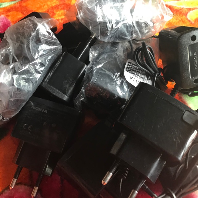 Sạc nokia chui lớn nhỏ