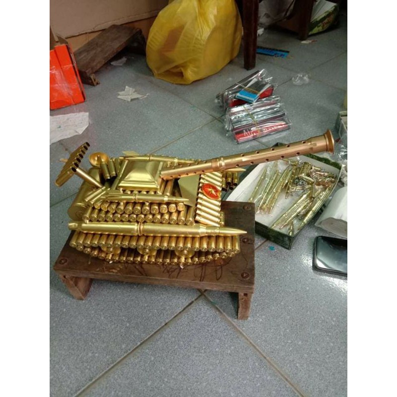 Xe tăng làm bằng vỏ đạn