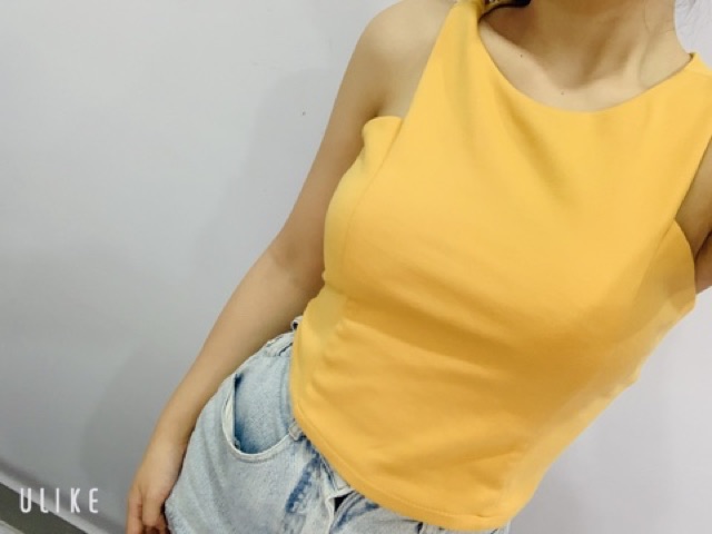 Áo croptop vàng kiểu đơn giản các nàng nên có vài cái trong tủ đồ nè