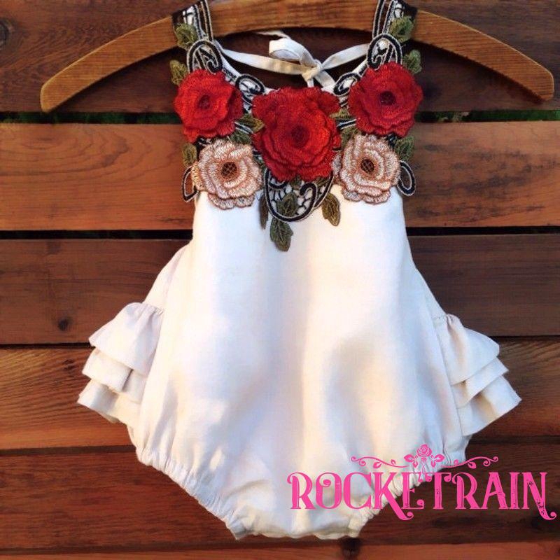 Bộ jumpsuit hoa hở lưng dễ thương cho bé gái