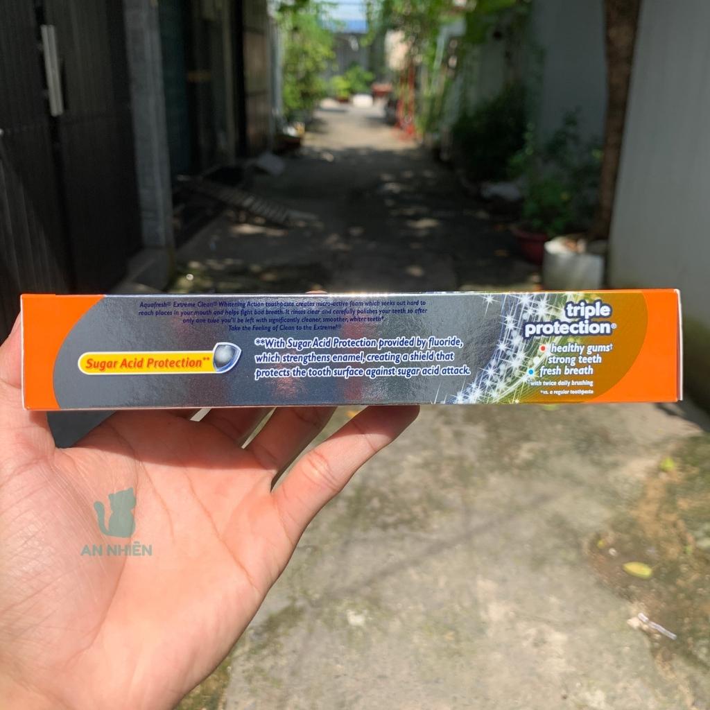 Kem đánh răng Aquafresh Extreme Clean Whitening Action 158.7g giúp răng trắng sáng