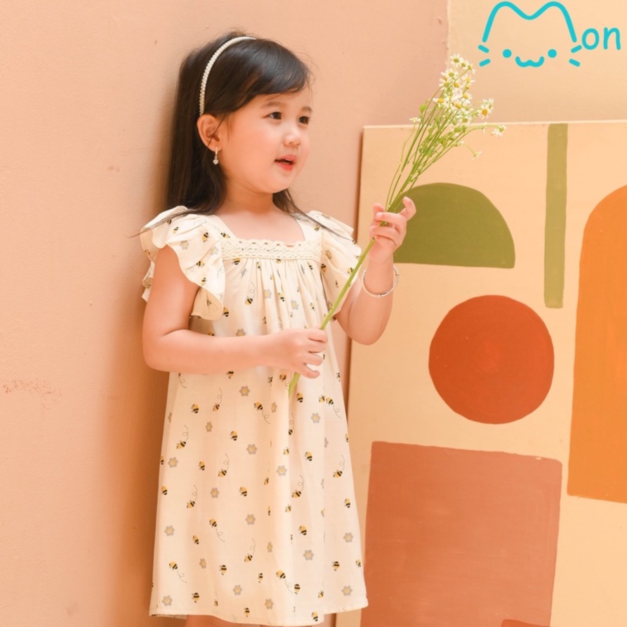 Đầm cho bé gái 1-6 tuổi MonBabies VL01 chất đũi tằm tay cách điệu cánh tiên họa tiết ong nhí màu be dễ thương