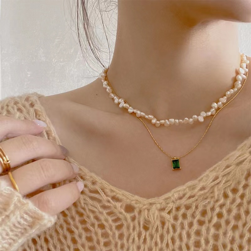 Dây Chuyền Đính Đá Ngọc Lục Bảo Sang Trọng Phong Cách Vintage