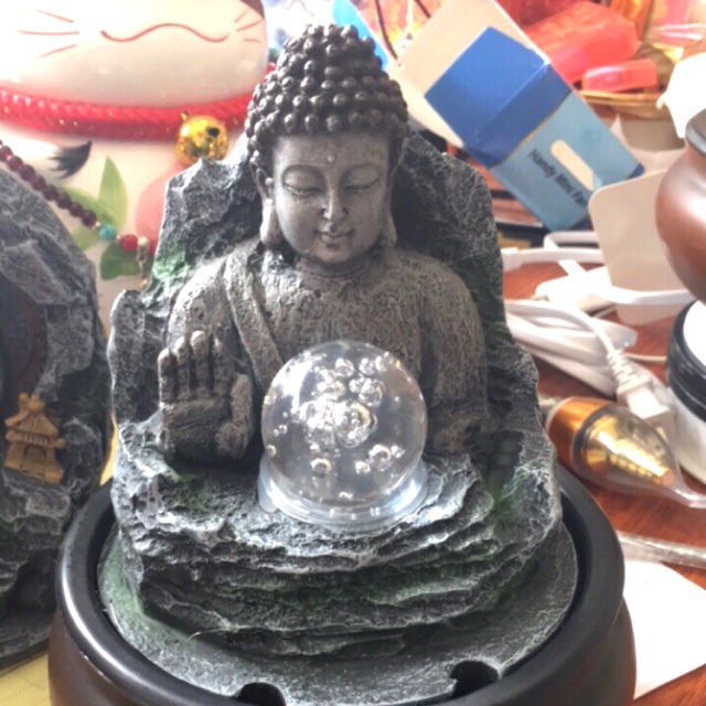 Thác nước phong thuỷ mẫu Phật màu đá mới