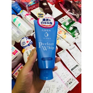 Sữa rửa mặt Senka Perfect Whip