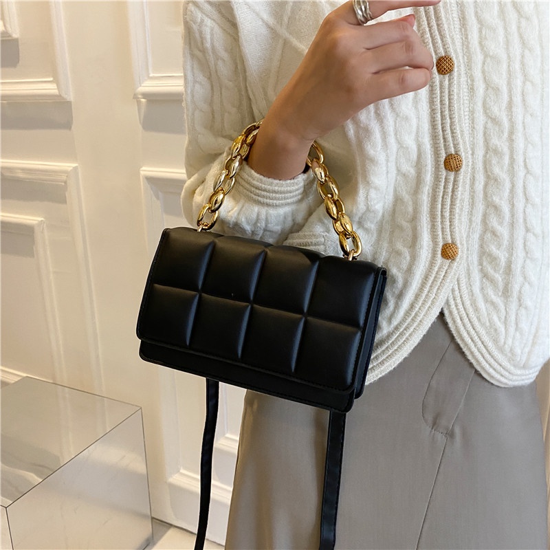 Túi đeo vai hình vuông cỡ nhỏ phối dây xích thiết kế đơn giản thời trang cho nữ 2022