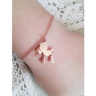 Lắc tay titan (thép không gỉ) con ngựa may mắn màu vàng hồng
