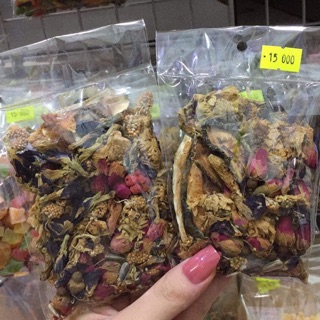 Hoa khô x Trái cây sấy khô