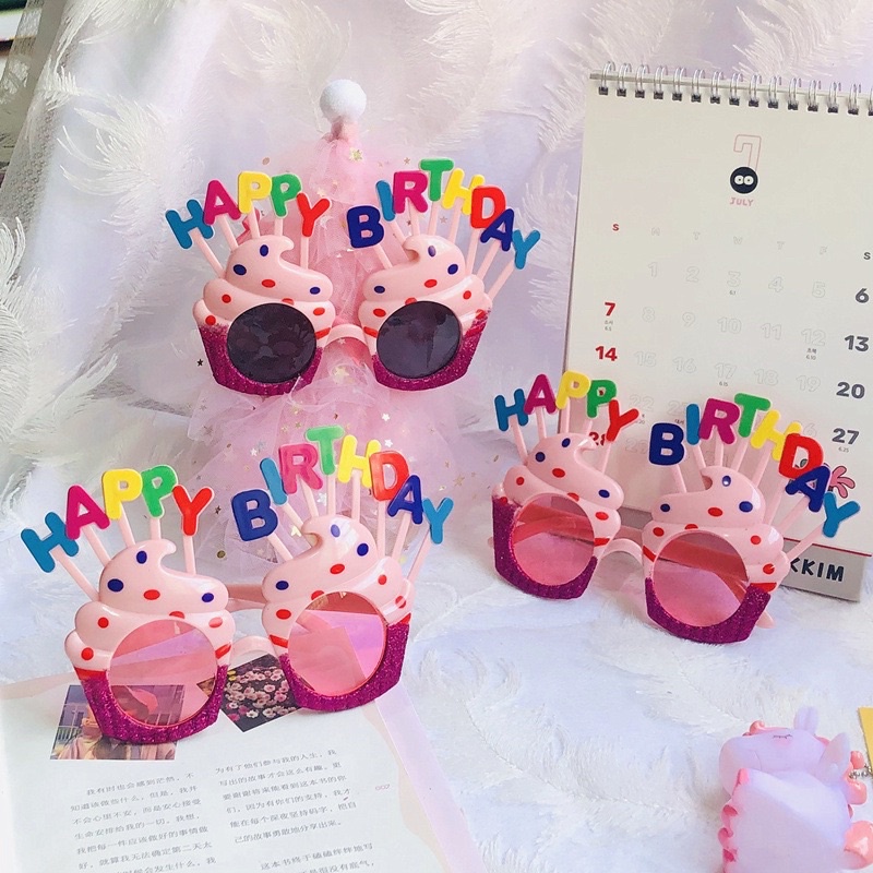 kính nhựa sinh nhật happy birthday hoa cúc cute dễ thương