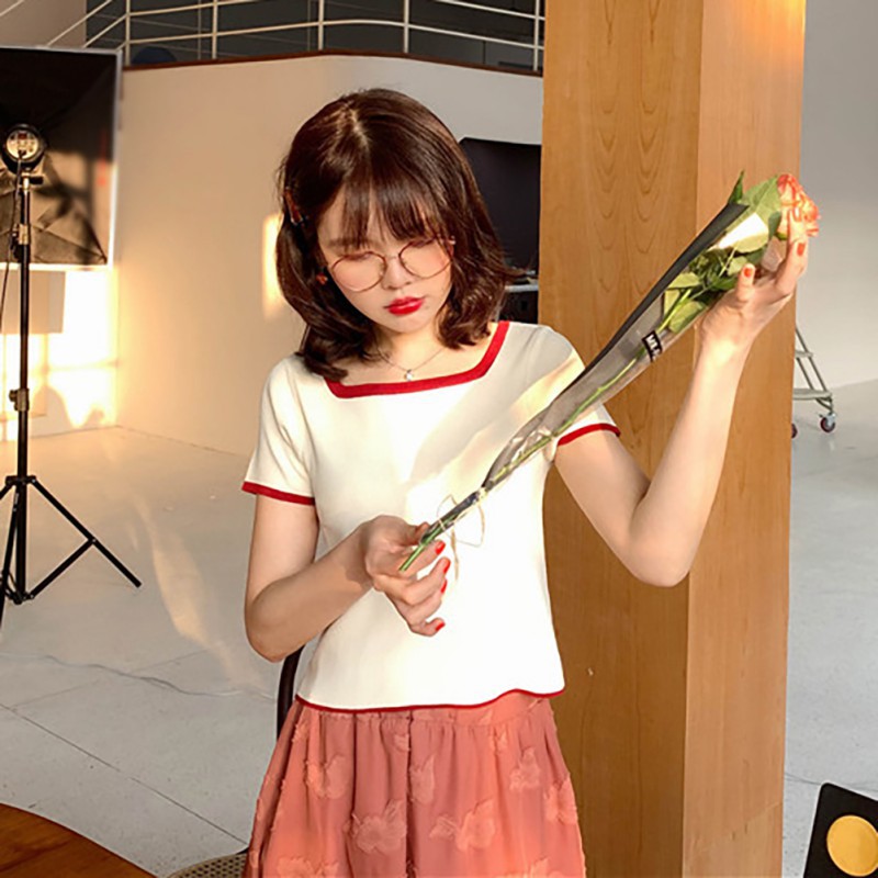 Áo croptop cổ vuông tay ngắn thiết kế đơn giản hợp thời trang | BigBuy360 - bigbuy360.vn