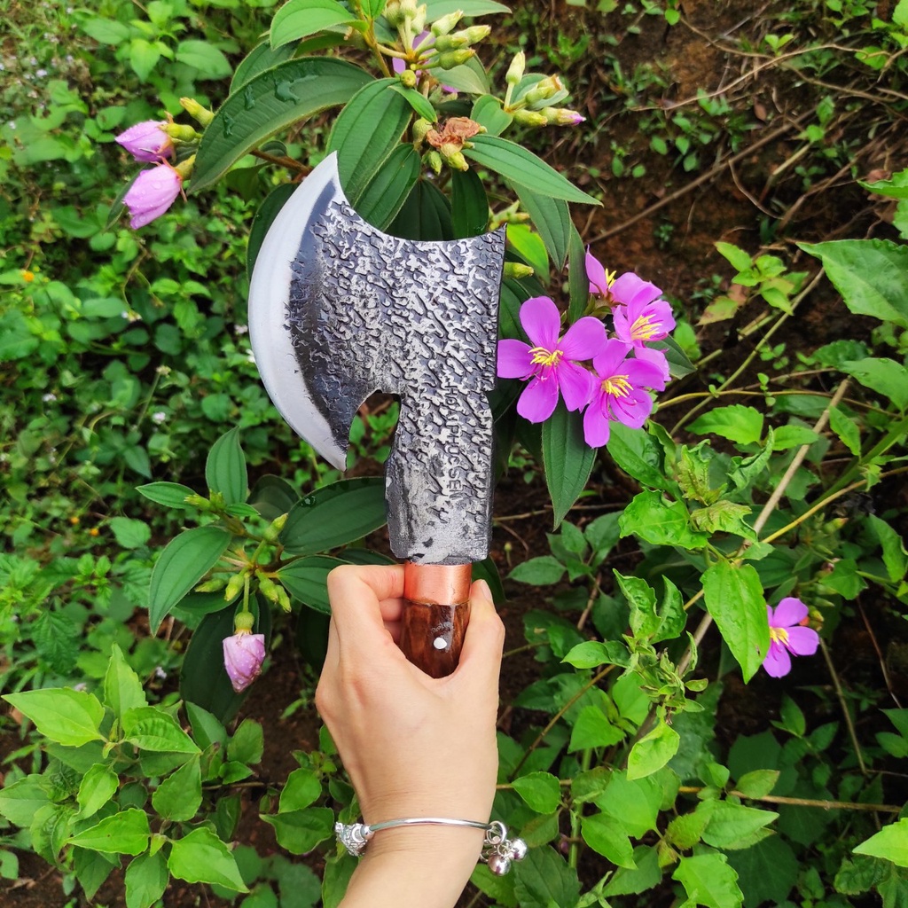 RÌU CHẶT CÂY, CHẶT XƯƠNG- LÀNG RÈN PHÚC SEN CAO BẰNG.