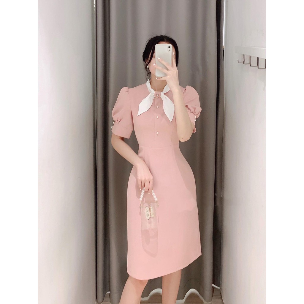 Đầm công sở phối cổ nơ trắng cổ cúc ngọc tay rúm nhẹ | BigBuy360 - bigbuy360.vn