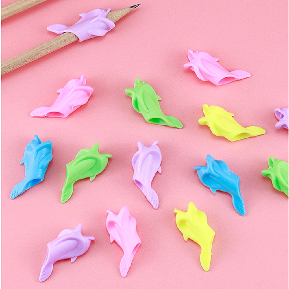 Dụng Cụ Kẹp Cố Định Cầm Bút Chì Bằng Silicone Hình Cá Chuyên Nghiệp