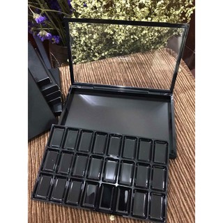 Khay đựng màu son, mắt, má hồng rời của MAC