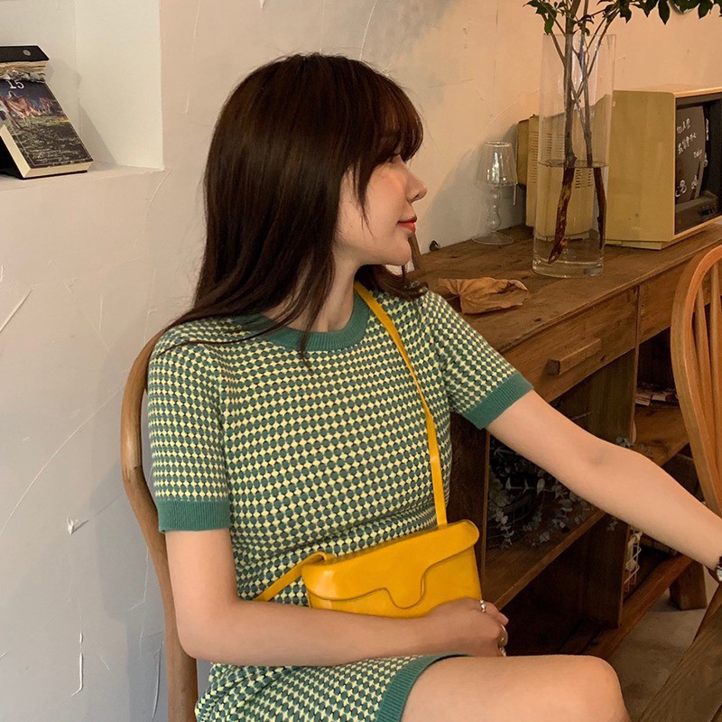 Váy Đầm Dệt Kim Tay Ngắn Cổ Tròn Thiết Kế Ôm Sát Tôn Dáng Nữ