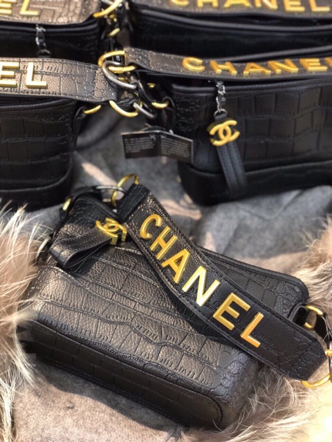 Túi X hobo da sần box nam châm | BigBuy360 - bigbuy360.vn