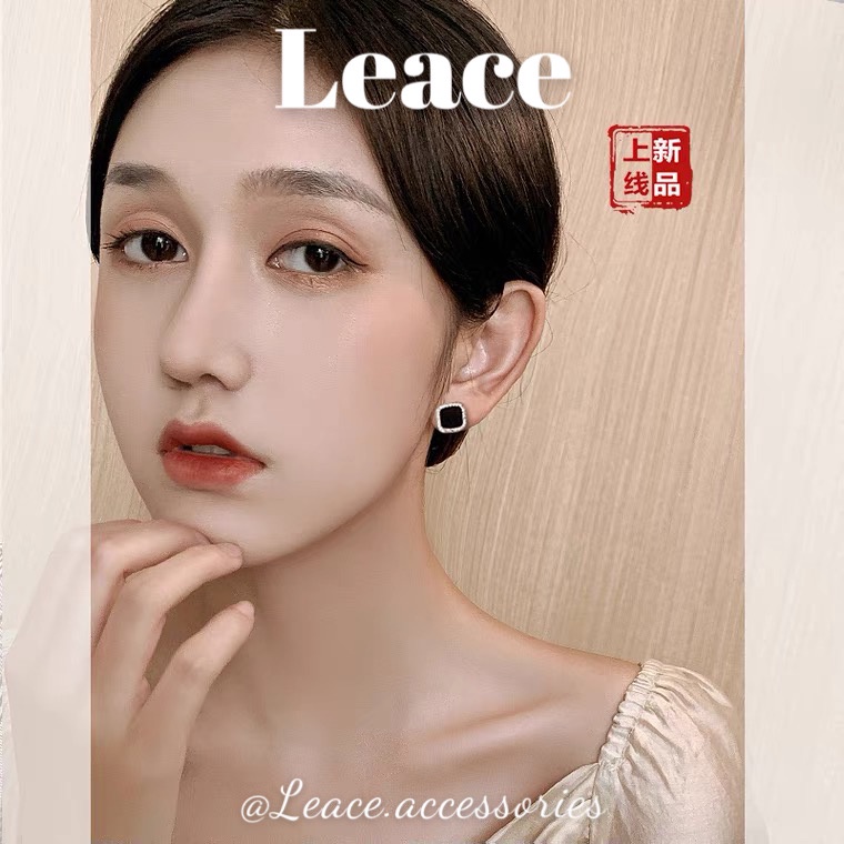 Bông tai khuyên tai vuông nhỏ màu đen viền đá ER039 Leace.accessories