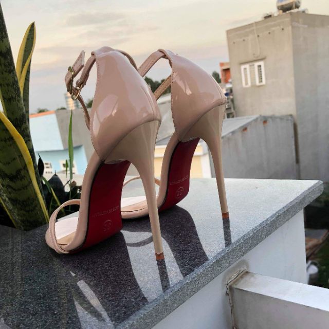 Sandanl cao gót đế đỏ nude bóng 11-12p