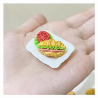 Bánh mì mô hình dollhouse