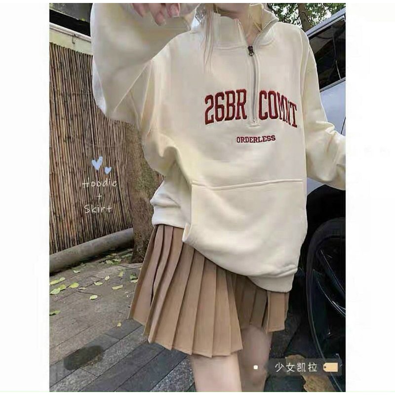 Set áo nỉ sweater thêu chữ kèm chan váy xếp ly nâu