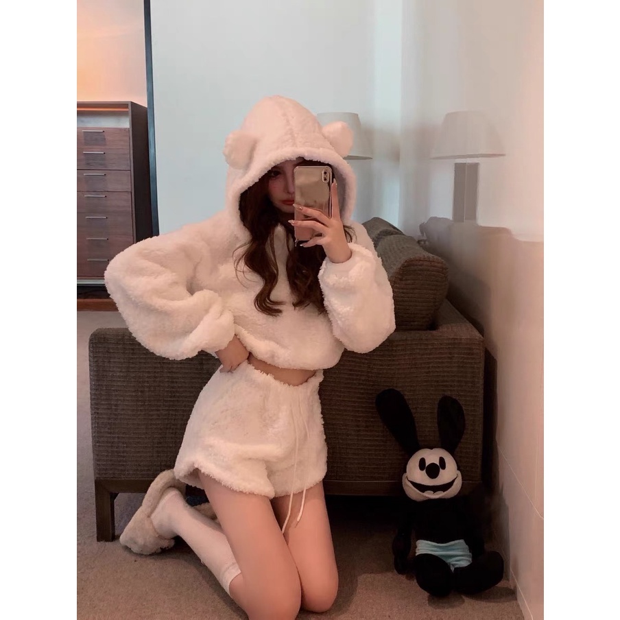 Set lông bông cừu áo tai gấu quần ngắn nữ tính đáng yêu mùa đông Black Strawberry