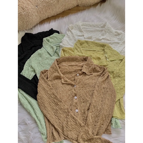 Áo kiểu cổ bẻ phối nút