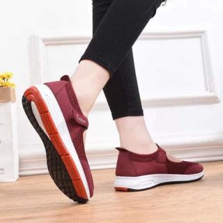 Giày tập cho mẹ và bà