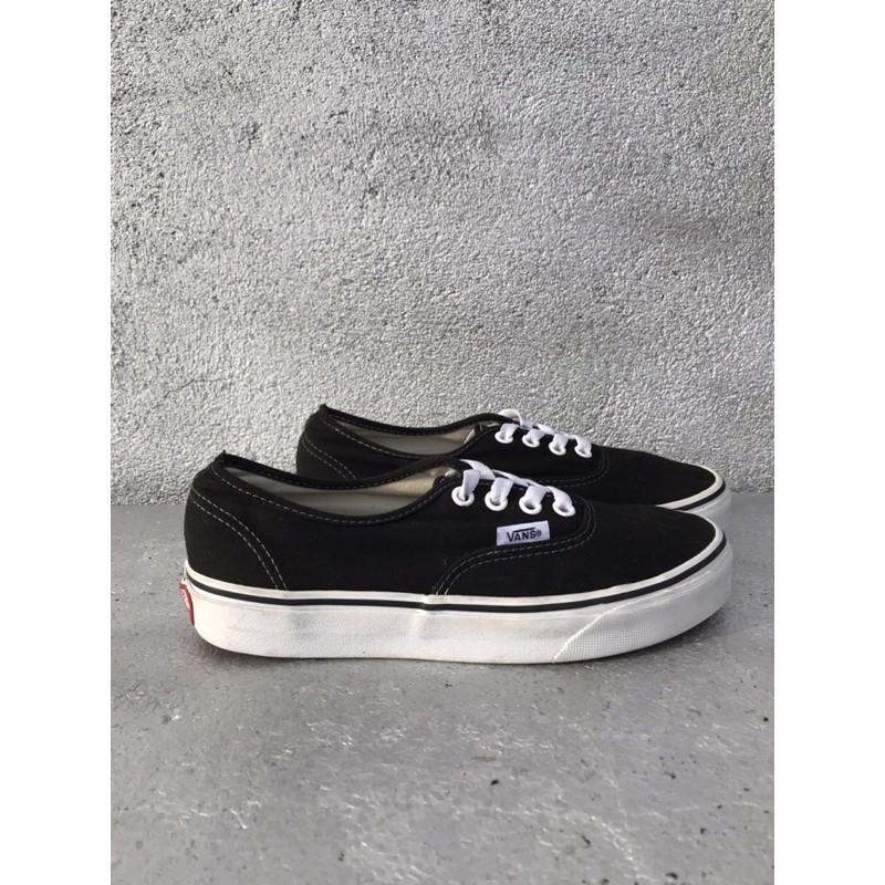 Giày Thể Thao Chính Hãng Vans Classic.real 2hand 100%.size 35-39 ib để check mẫu